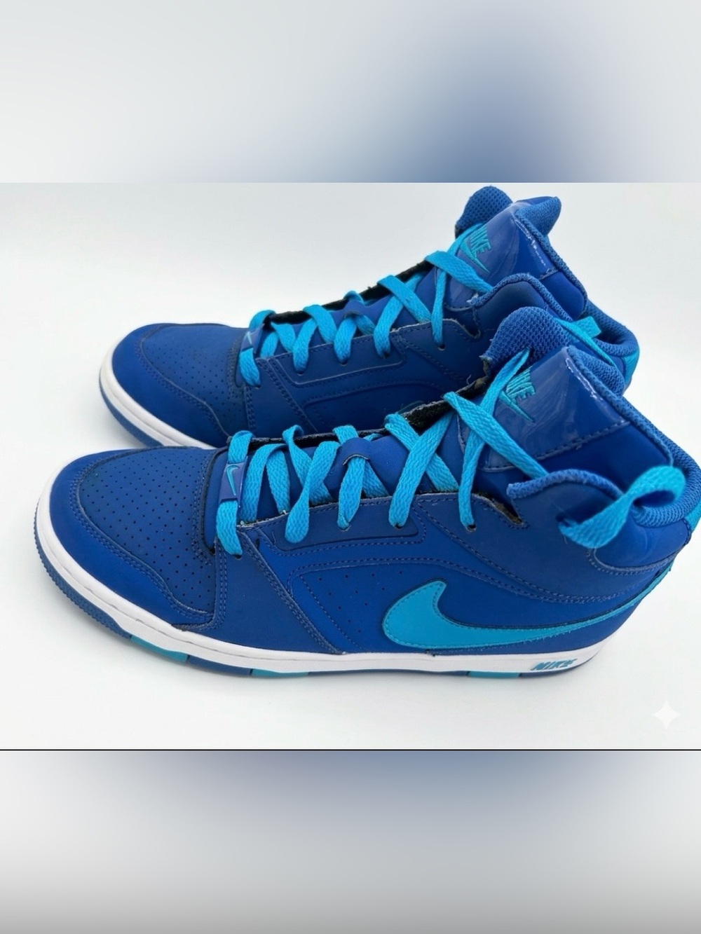 Nike High-Top Sneakers in Royal Blue and Teal Accent size 10 / 27cm